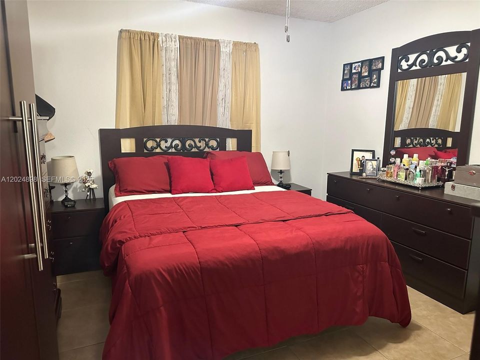 For Sale: $227,000 (1 beds, 1 baths, 588 Square Feet)