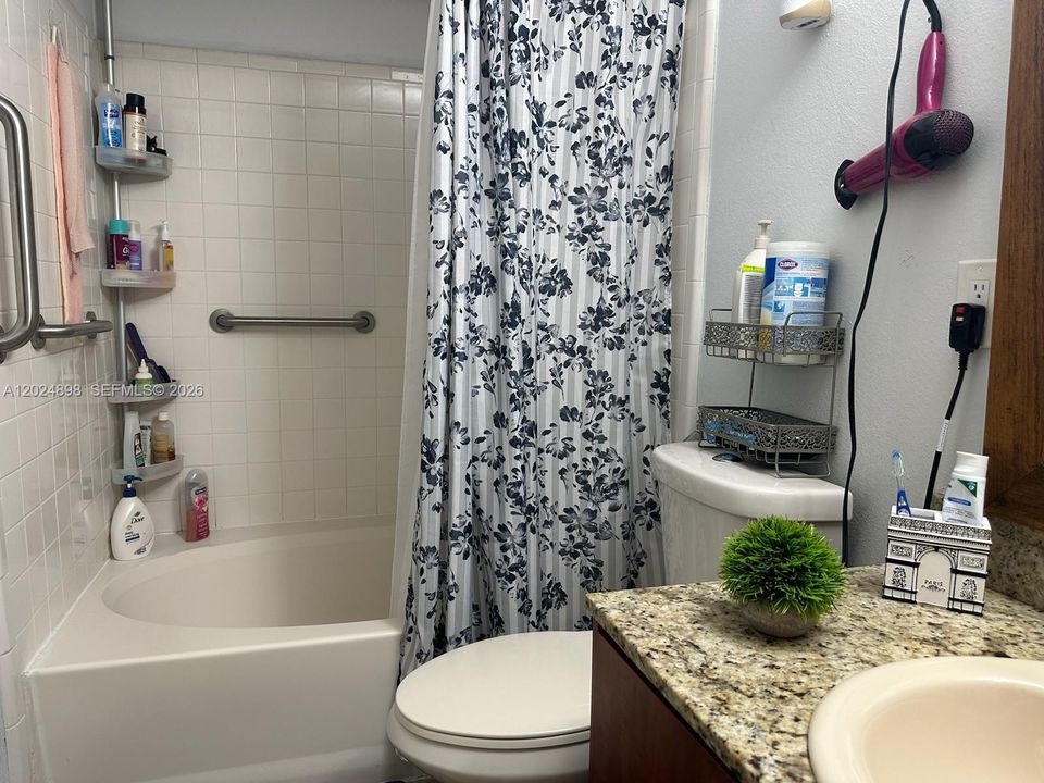 For Sale: $227,000 (1 beds, 1 baths, 588 Square Feet)