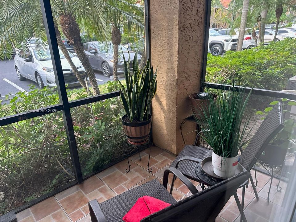 For Sale: $227,000 (1 beds, 1 baths, 588 Square Feet)