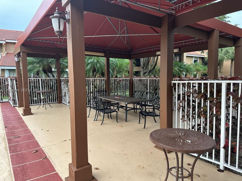 For Sale: $227,000 (1 beds, 1 baths, 588 Square Feet)