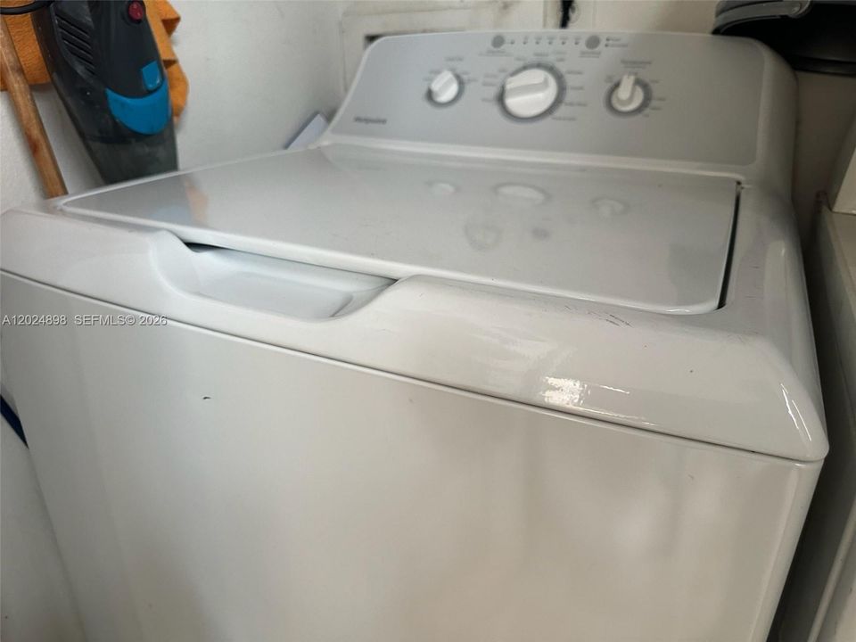 For Sale: $227,000 (1 beds, 1 baths, 588 Square Feet)