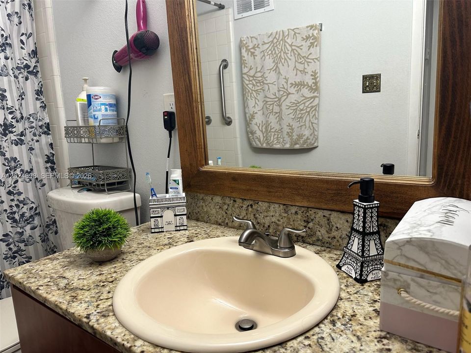 For Sale: $227,000 (1 beds, 1 baths, 588 Square Feet)