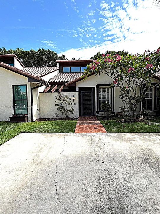 For Rent: $2,900 (2 beds, 2 baths, 1382 Square Feet)