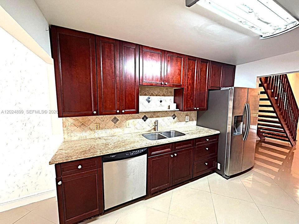For Rent: $2,900 (2 beds, 2 baths, 1382 Square Feet)