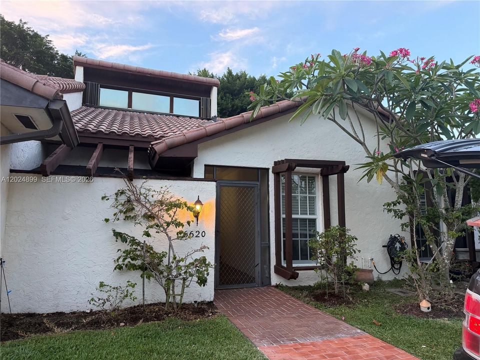For Rent: $2,900 (2 beds, 2 baths, 1382 Square Feet)