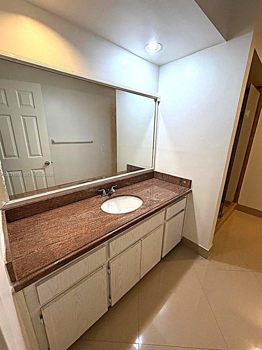 For Rent: $2,900 (2 beds, 2 baths, 1382 Square Feet)