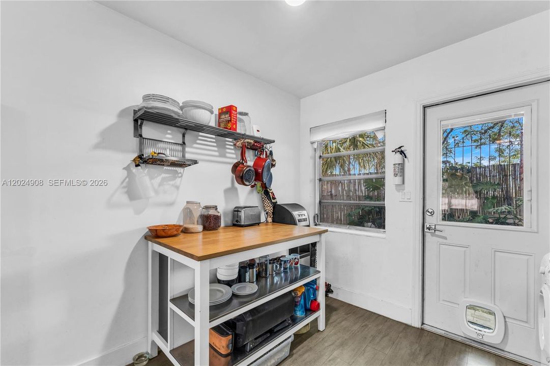 En Venta: $425,000 (2 camas, 1 baños, 730 Pies cuadrados)