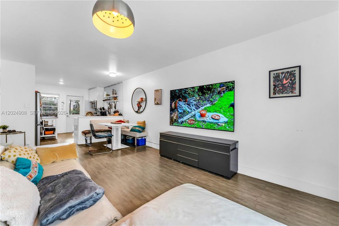 En Venta: $425,000 (2 camas, 1 baños, 730 Pies cuadrados)