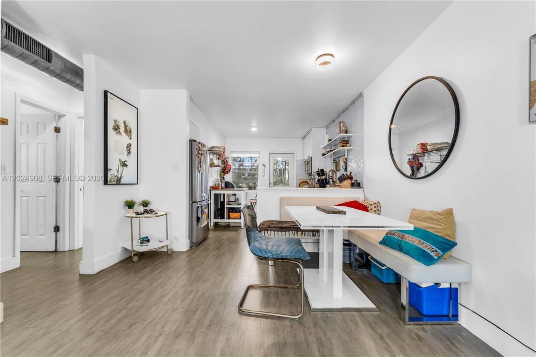En Venta: $425,000 (2 camas, 1 baños, 730 Pies cuadrados)