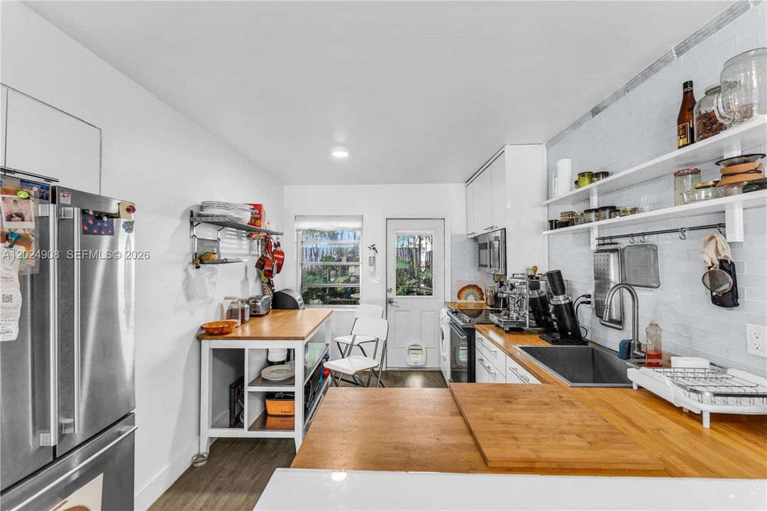 En Venta: $425,000 (2 camas, 1 baños, 730 Pies cuadrados)