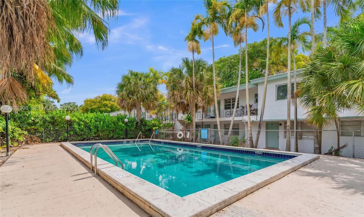 En Venta: $425,000 (2 camas, 1 baños, 730 Pies cuadrados)