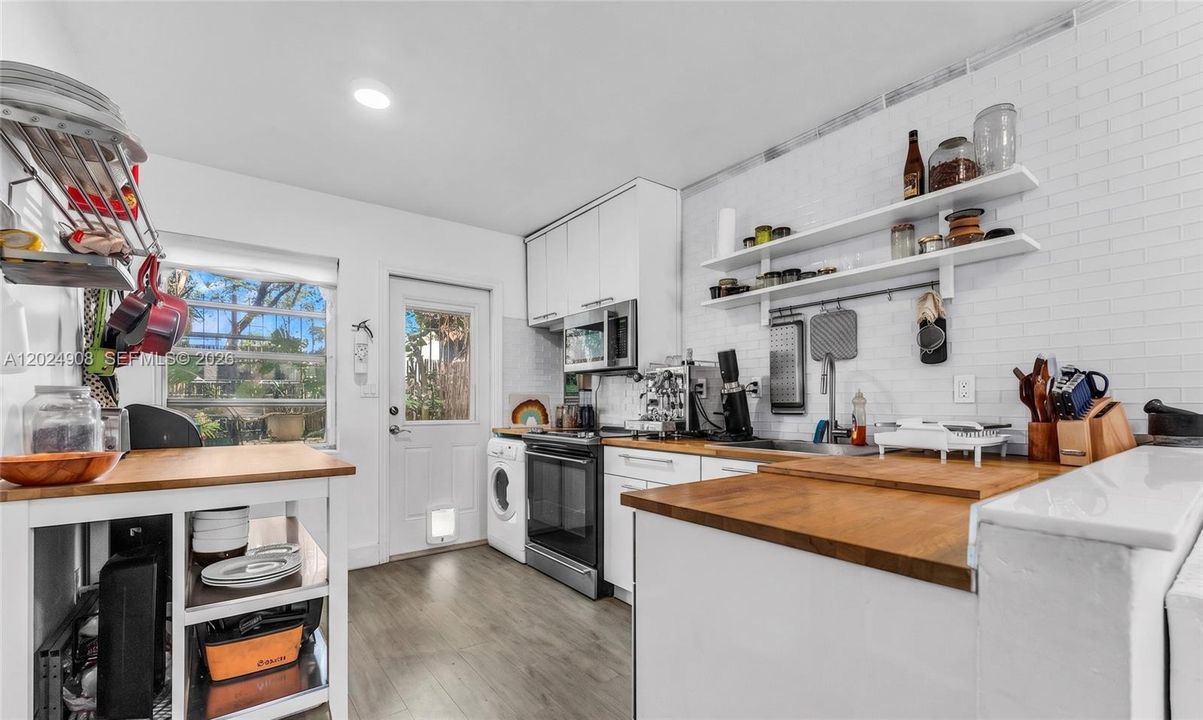 En Venta: $425,000 (2 camas, 1 baños, 730 Pies cuadrados)
