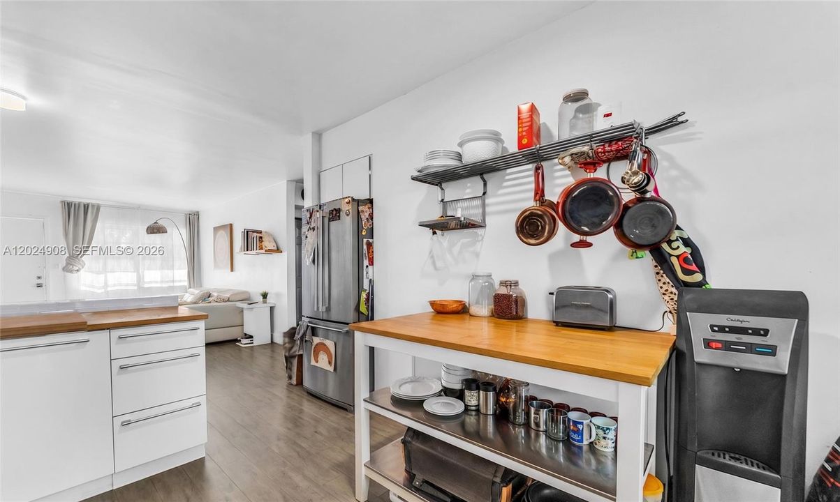 En Venta: $425,000 (2 camas, 1 baños, 730 Pies cuadrados)