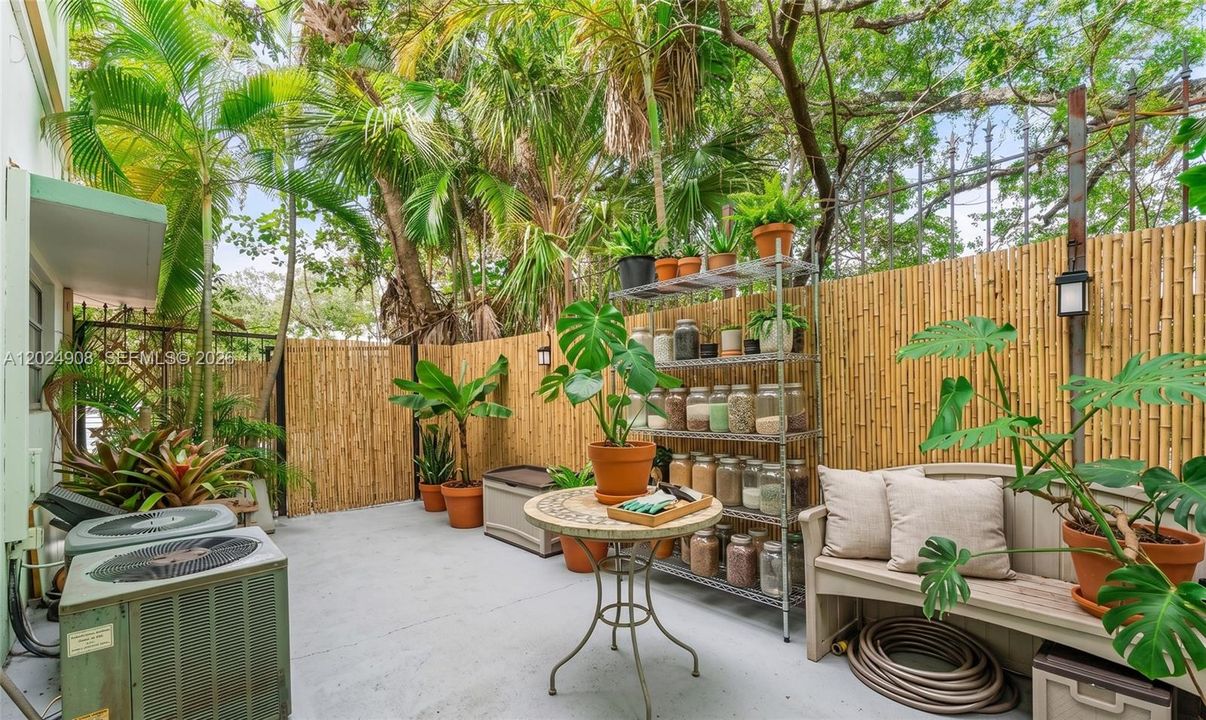 En Venta: $425,000 (2 camas, 1 baños, 730 Pies cuadrados)