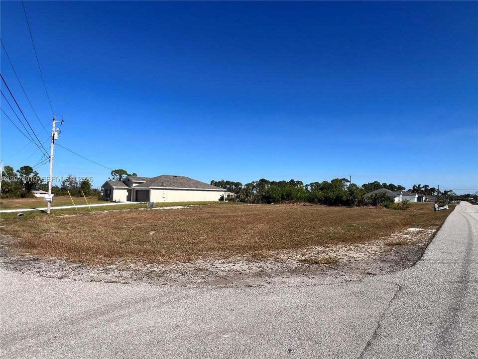 На продажу: $41,000 (0.24 acres)