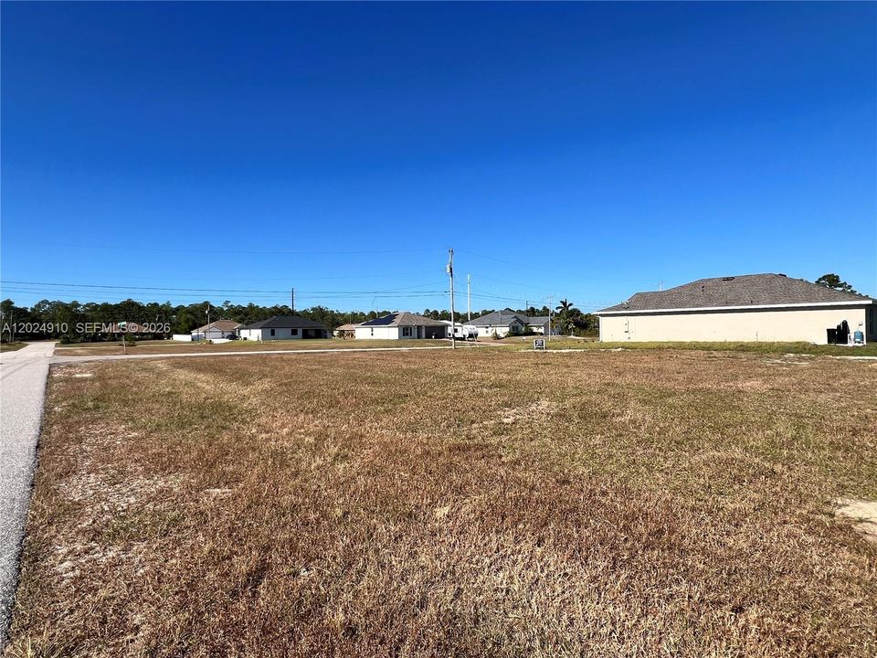 На продажу: $41,000 (0.24 acres)