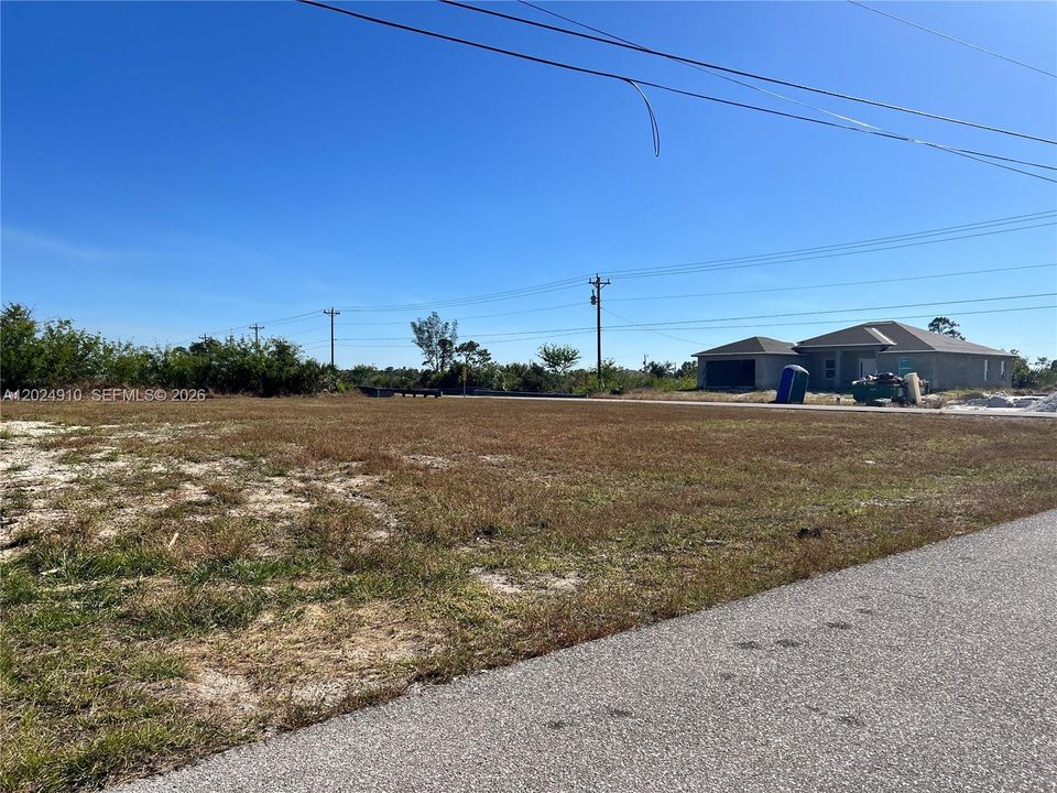 На продажу: $41,000 (0.24 acres)