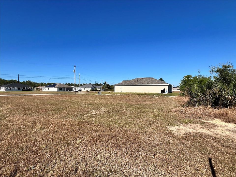 На продажу: $41,000 (0.24 acres)
