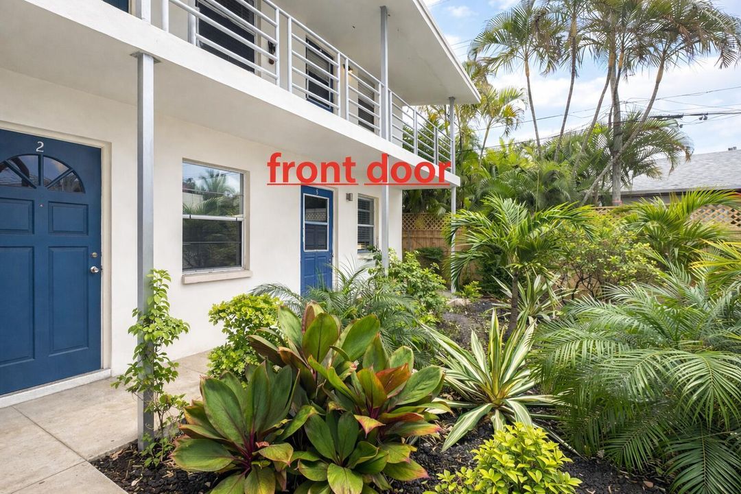 FRONT DOOR UNIT 5