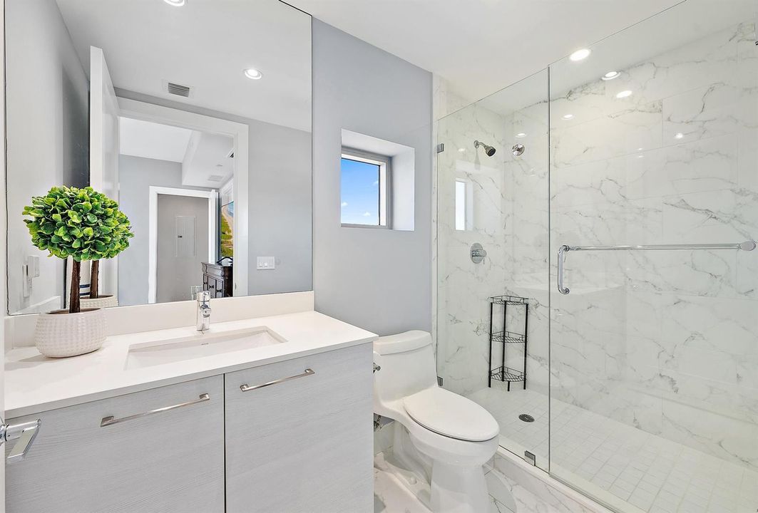 Guest 2 Bathroom