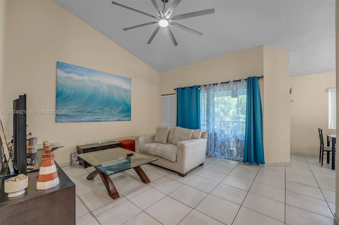 For Sale: $330,000 (2 beds, 2 baths, 1312 Square Feet)