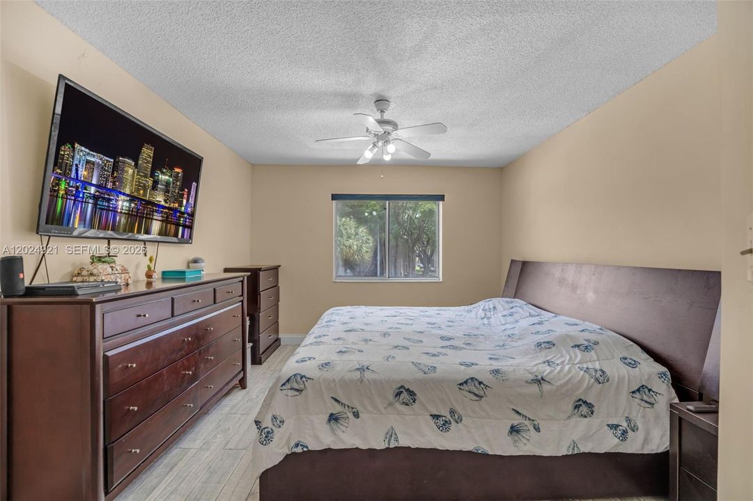 For Sale: $330,000 (2 beds, 2 baths, 1312 Square Feet)