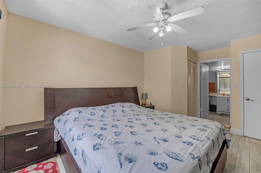 For Sale: $330,000 (2 beds, 2 baths, 1312 Square Feet)