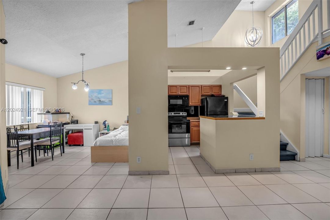 For Sale: $330,000 (2 beds, 2 baths, 1312 Square Feet)