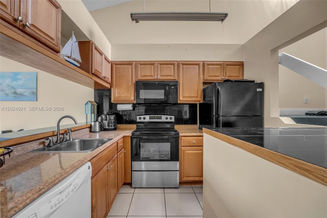 For Sale: $330,000 (2 beds, 2 baths, 1312 Square Feet)