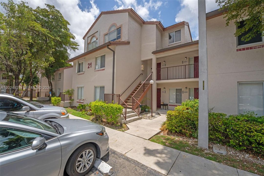 For Sale: $330,000 (2 beds, 2 baths, 1312 Square Feet)