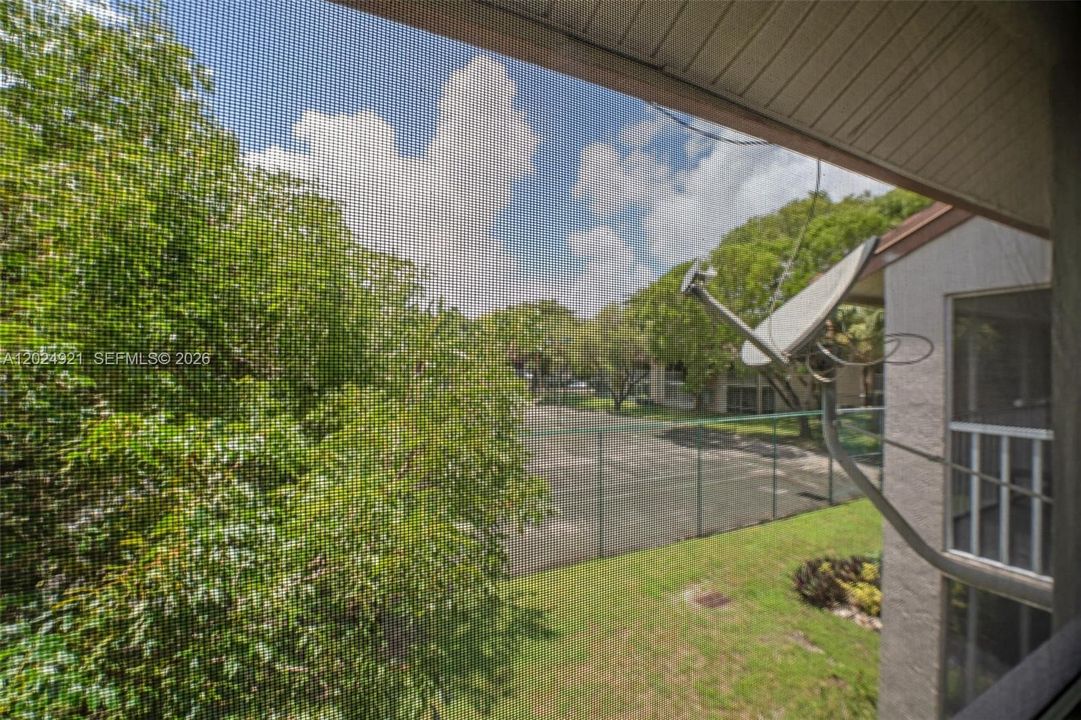 For Sale: $330,000 (2 beds, 2 baths, 1312 Square Feet)