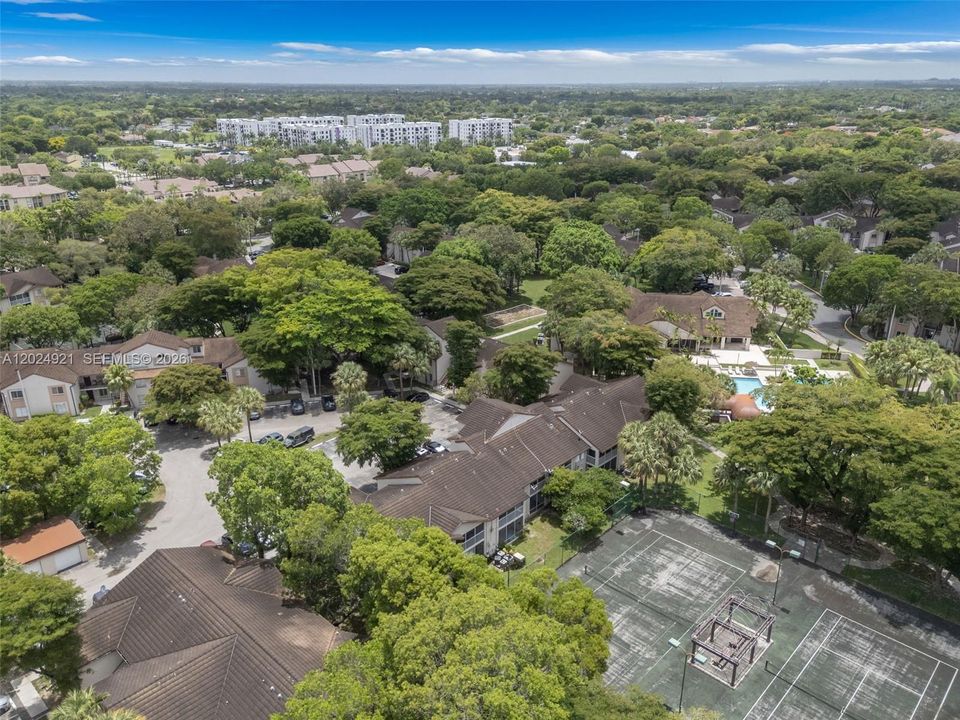 For Sale: $330,000 (2 beds, 2 baths, 1312 Square Feet)