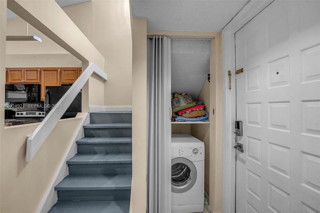 For Sale: $330,000 (2 beds, 2 baths, 1312 Square Feet)