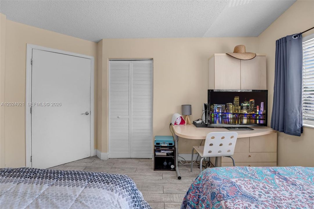 For Sale: $330,000 (2 beds, 2 baths, 1312 Square Feet)