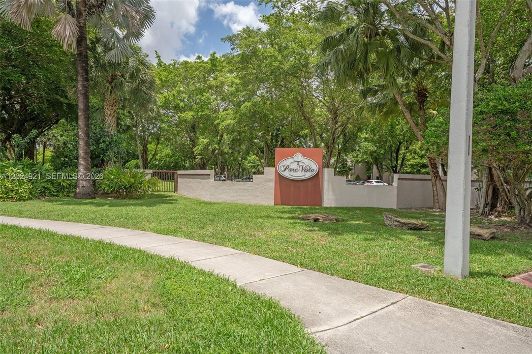 For Sale: $330,000 (2 beds, 2 baths, 1312 Square Feet)