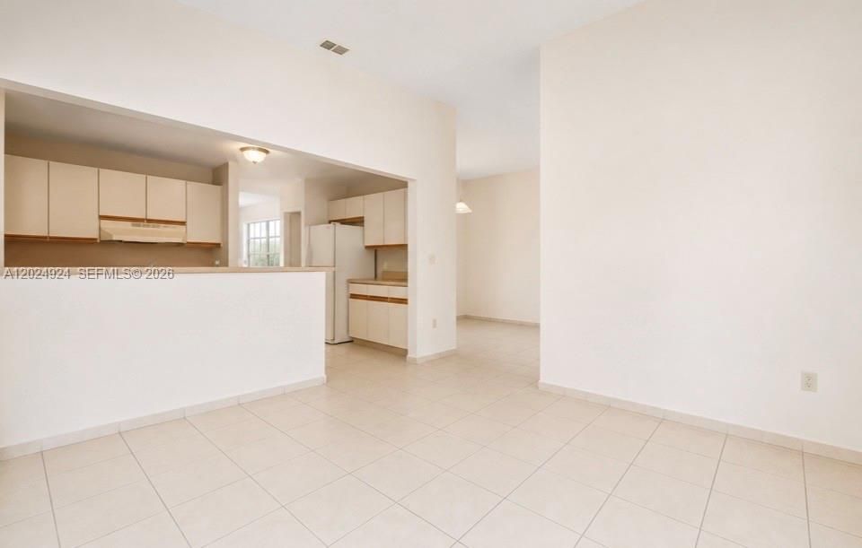 В аренду: $4,000 (3 спален, 2 ванн, 1525 Квадратных фут)