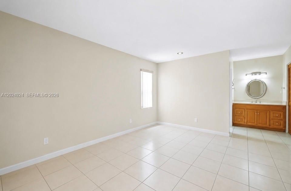 В аренду: $4,000 (3 спален, 2 ванн, 1525 Квадратных фут)