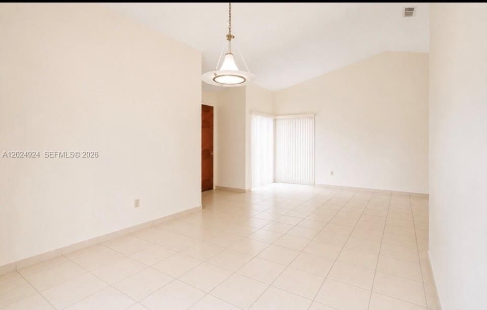В аренду: $4,000 (3 спален, 2 ванн, 1525 Квадратных фут)