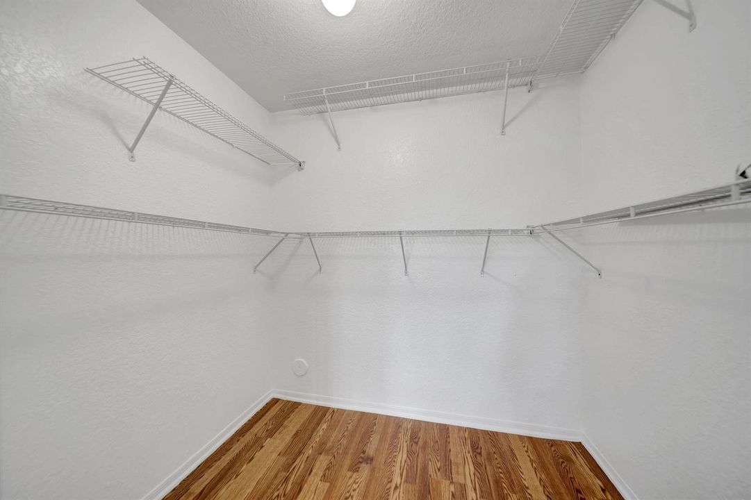 Walk -in Closet