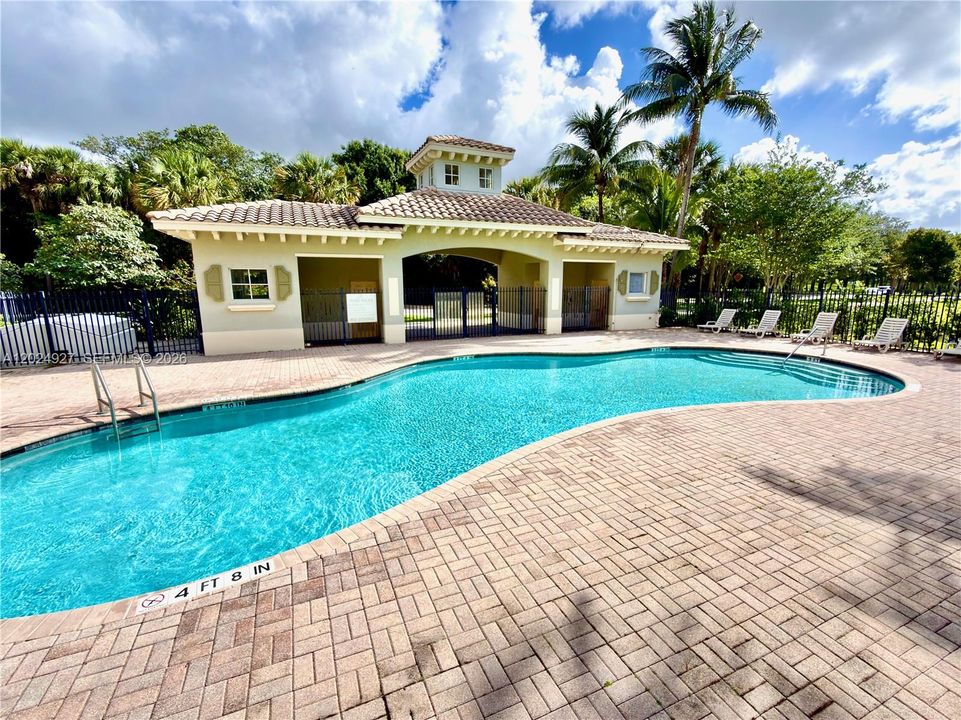For Sale: $454,900 (4 beds, 3 baths, 1900 Square Feet)