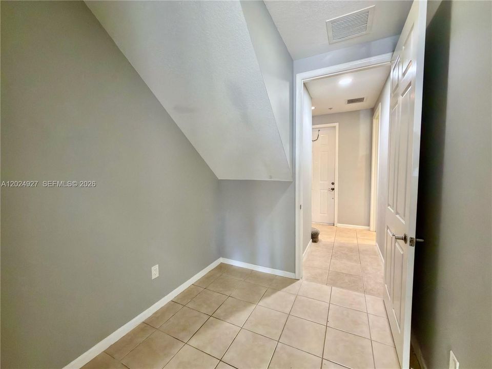 En Venta: $454,900 (4 camas, 3 baños, 1900 Pies cuadrados)
