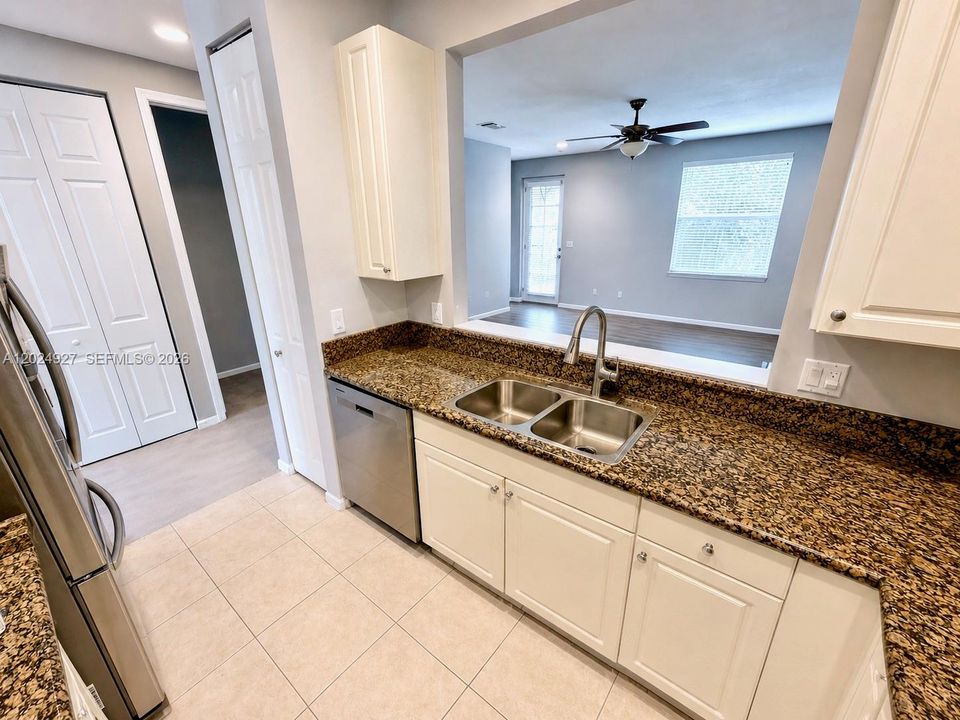 For Sale: $454,900 (4 beds, 3 baths, 1900 Square Feet)