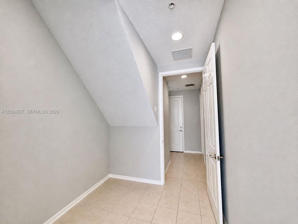 For Sale: $454,900 (4 beds, 3 baths, 1900 Square Feet)