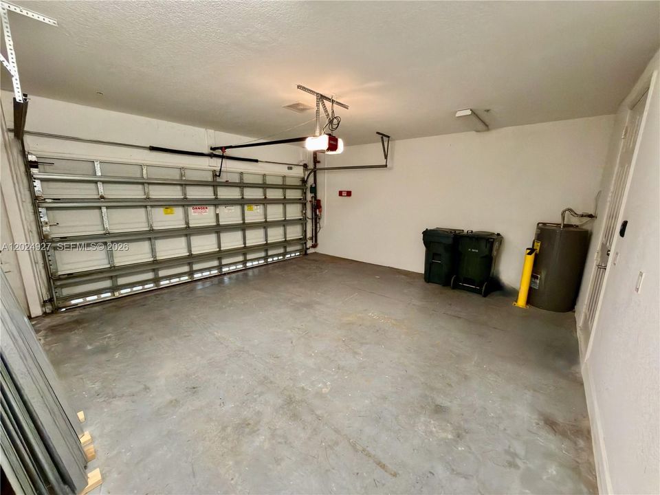 En Venta: $454,900 (4 camas, 3 baños, 1900 Pies cuadrados)