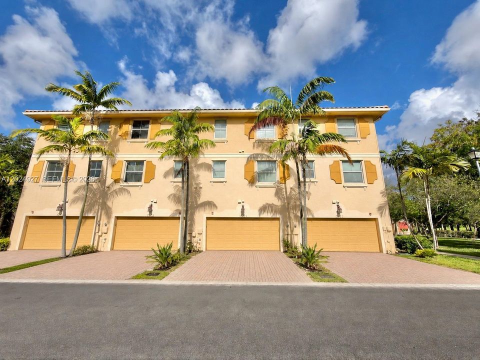 For Sale: $454,900 (4 beds, 3 baths, 1900 Square Feet)