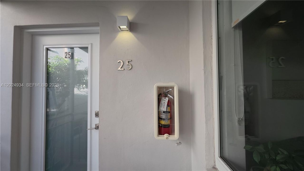 For Rent: $2,200 (1 beds, 1 baths, 422 Square Feet)