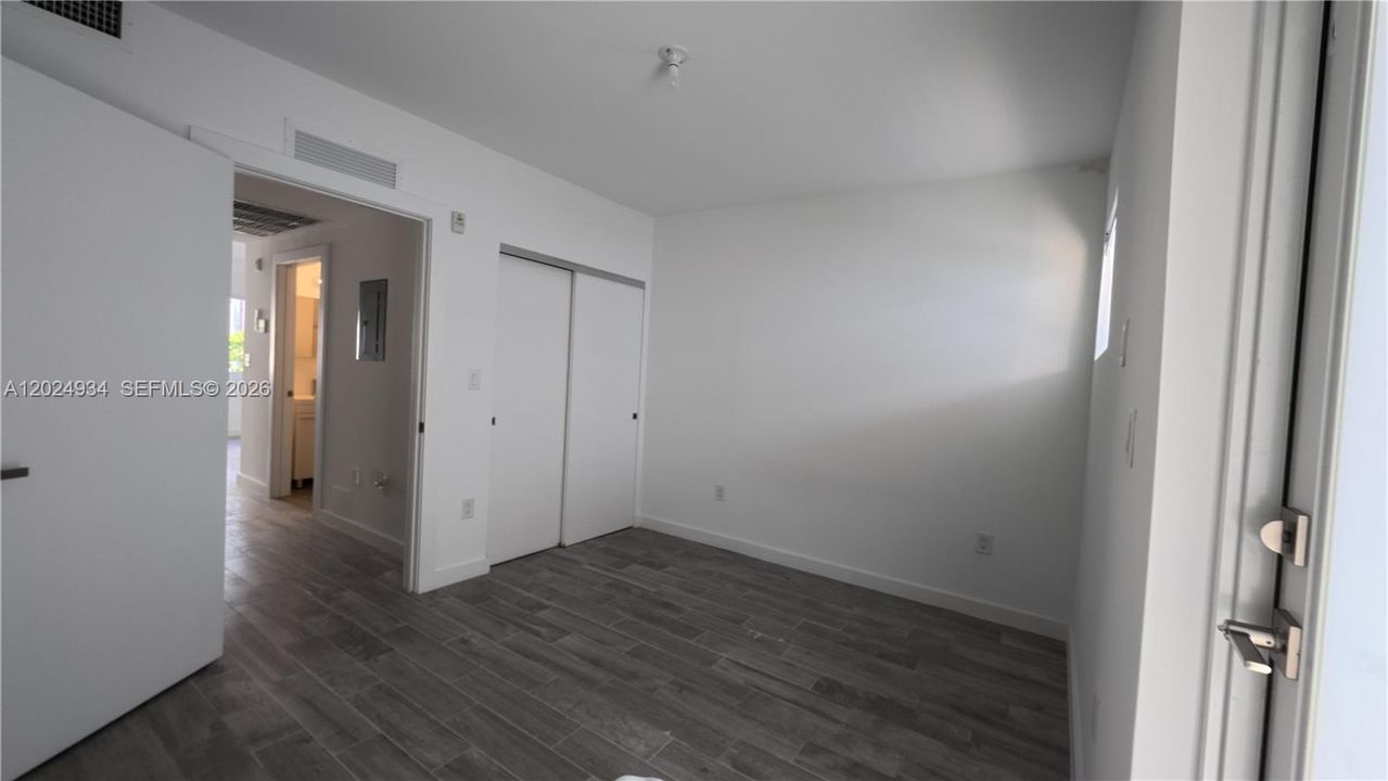 For Rent: $2,200 (1 beds, 1 baths, 422 Square Feet)