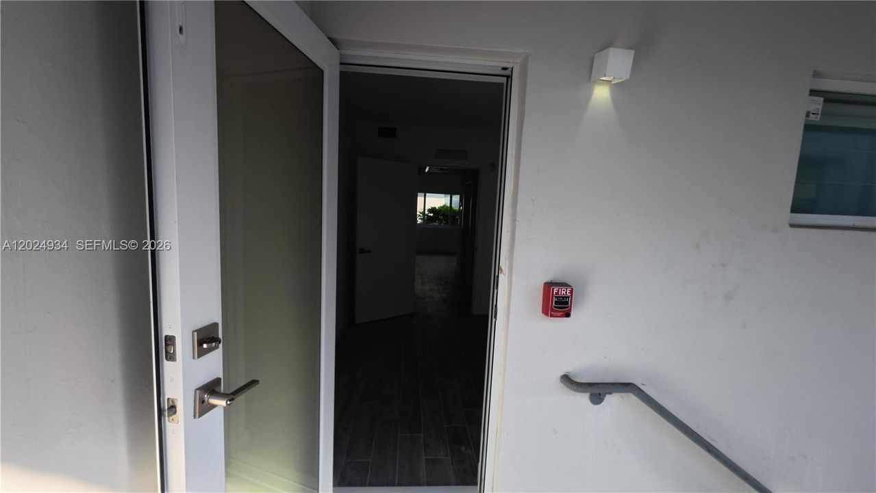 For Rent: $2,200 (1 beds, 1 baths, 422 Square Feet)
