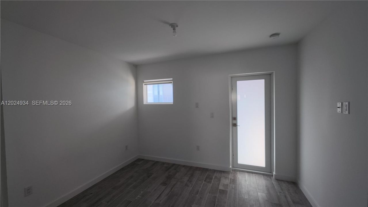 For Rent: $2,200 (1 beds, 1 baths, 422 Square Feet)