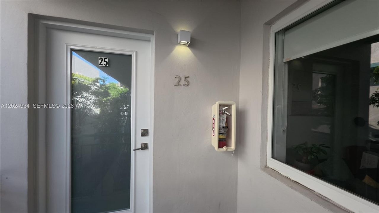 For Rent: $2,200 (1 beds, 1 baths, 422 Square Feet)